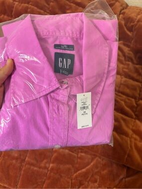 GAP Pink Button-Up Shirt xs petite made with 100% organic cotton